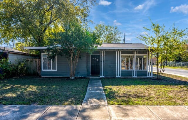 3-bedroom rental at 1538 Thorain Blvd in San Antonio, TX — photo 3
