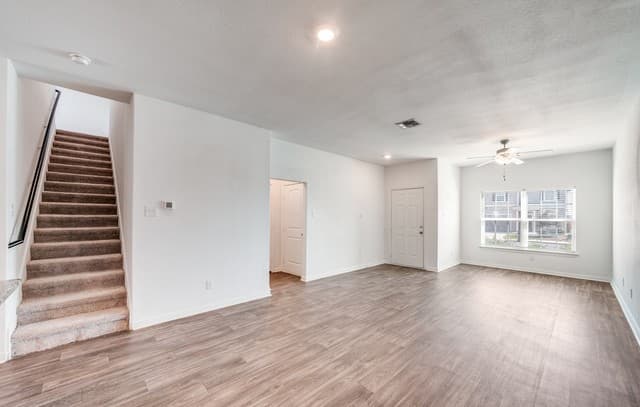 5-bedroom rental at 3003 Citron Gdn in Converse, TX — photo 4