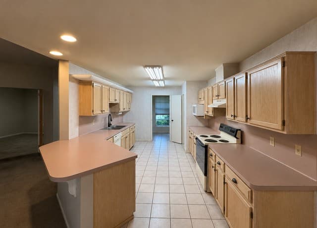 3-bedroom rental at 14885 Saint Hedwig in St Hedwig, TX — photo 5
