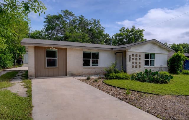 3-bedroom rental at 1011 Morey Peak Dr in San Antonio, TX — photo 1