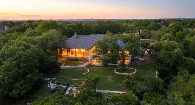 5-bedroom rental at 8134 Triple Crown in Boerne, TX — photo 4
