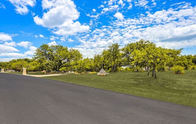 5-bedroom rental at 8134 Triple Crown in Boerne, TX — photo 5