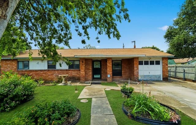 4-bedroom rental at 4030 Judivan in San Antonio, TX — photo 2
