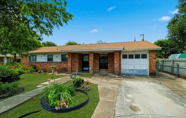 4-bedroom rental at 4030 Judivan in San Antonio, TX — photo 3