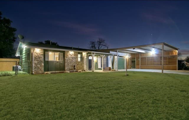 3-bedroom rental at 7226 Westglade Dr in San Antonio, TX — photo 2