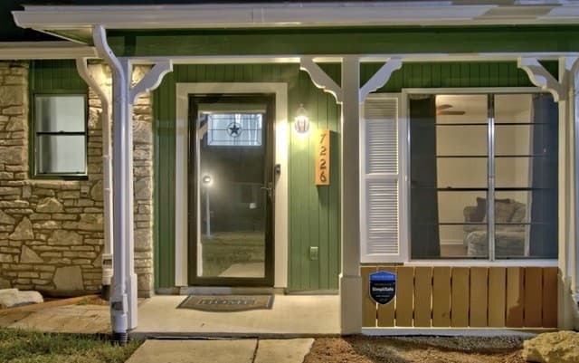 3-bedroom rental at 7226 Westglade Dr in San Antonio, TX — photo 4