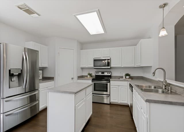 3-bedroom rental at 5222 Spring Arrow in San Antonio, TX — photo 5