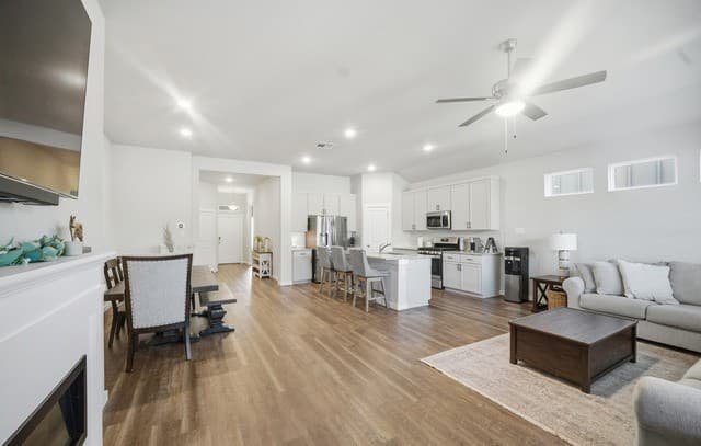 3-bedroom rental at 4415 Tiger Run in San Antonio, TX — photo 5