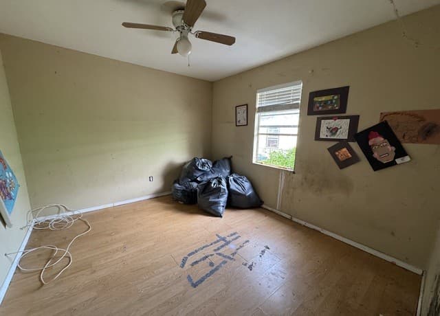 3-bedroom rental at 1027 Vermont St in San Antonio, TX — photo 5