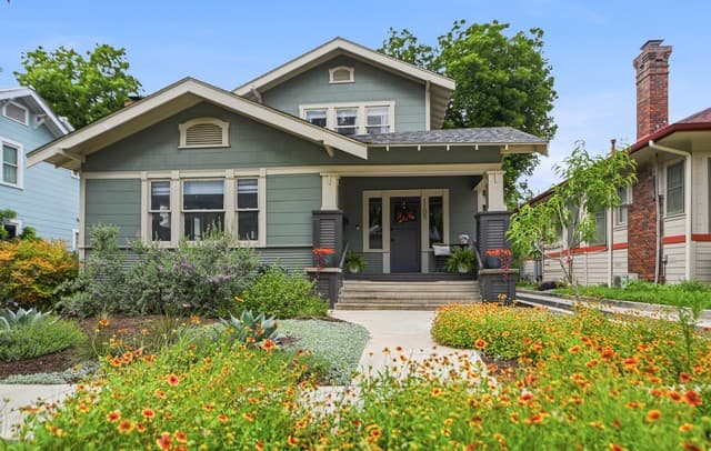 3-bedroom rental at 1105 W Mulberry in San Antonio, TX — photo 2