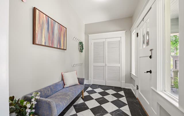 3-bedroom rental at 1105 W Mulberry in San Antonio, TX — photo 5