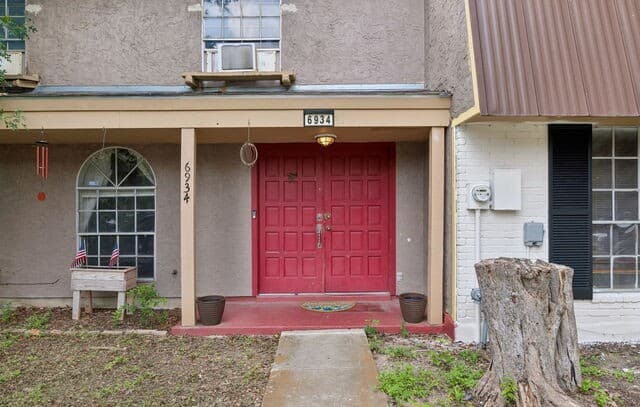 3-bedroom rental at 6934 Neston Dr in San Antonio, TX — photo 3
