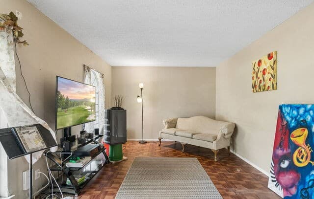 3-bedroom rental at 6934 Neston Dr in San Antonio, TX — photo 4
