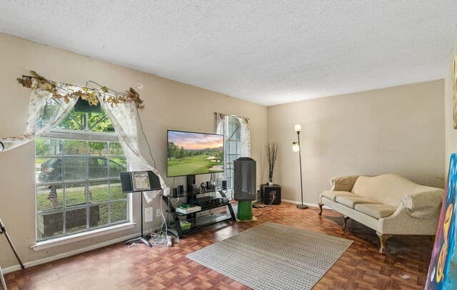 3-bedroom rental at 6934 Neston Dr in San Antonio, TX — photo 5