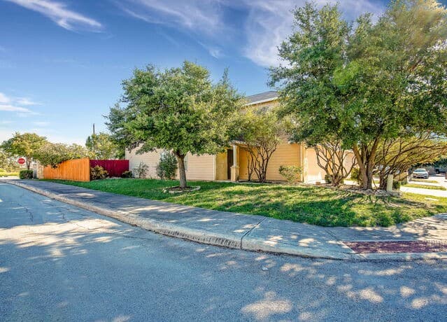 3-bedroom rental at 12115 Glendale Park in San Antonio, TX — photo 2