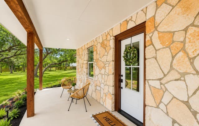 4-bedroom rental at 3239 Woodfin in San Antonio, TX — photo 5