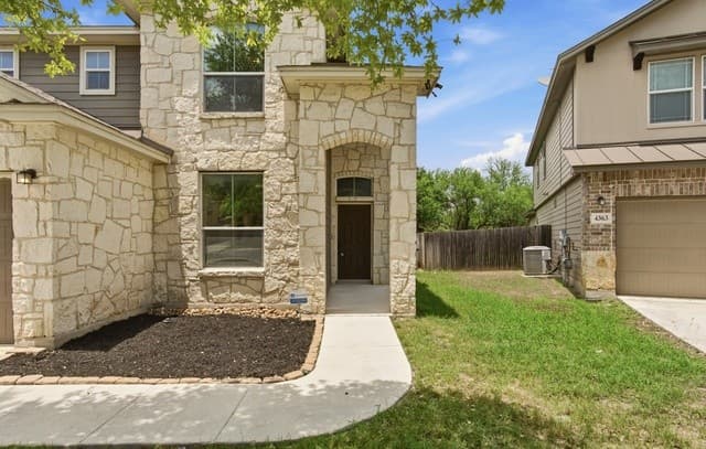 4-bedroom rental at 4359 Anson Jones in San Antonio, TX — photo 2
