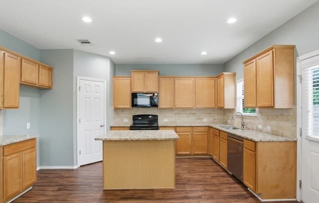 4-bedroom rental at 4359 Anson Jones in San Antonio, TX — photo 5