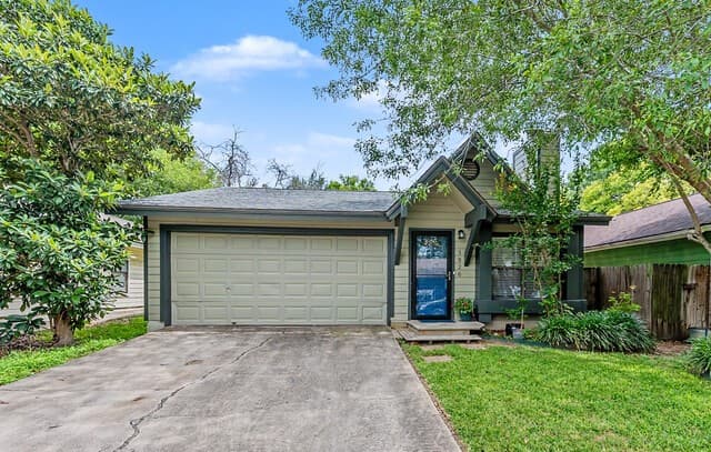 3-bedroom rental at 3926 Chimney Springs Dr in San Antonio, TX — photo 1