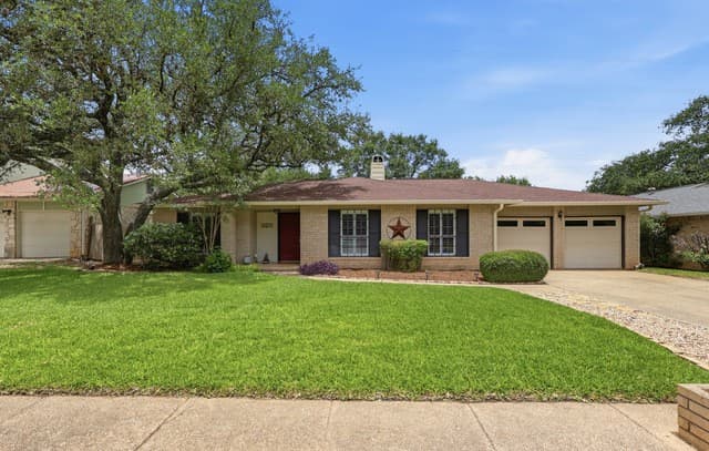3-bedroom rental at 2207 Oak Bnd in San Antonio, TX — photo 1