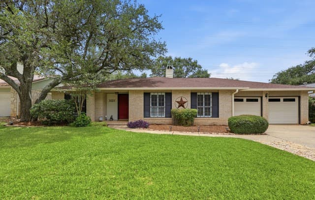 3-bedroom rental at 2207 Oak Bnd in San Antonio, TX — photo 3