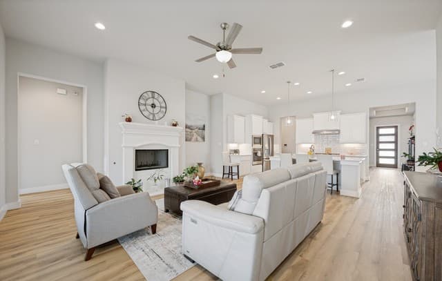 4-bedroom rental at 25222 Ahava in San Antonio, TX — photo 4