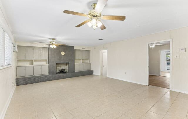 5-bedroom rental at 342 Maplewood Ln in San Antonio, TX — photo 2