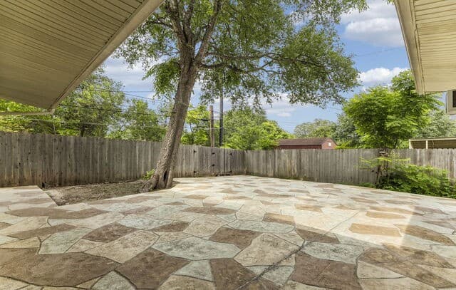 5-bedroom rental at 342 Maplewood Ln in San Antonio, TX — photo 4