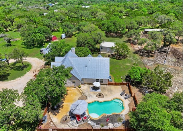 4-bedroom rental at 125 River Bluff Dr in Boerne, TX — photo 4