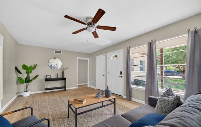 3-bedroom rental at 214 Winn Ave in Universal City, TX — photo 4