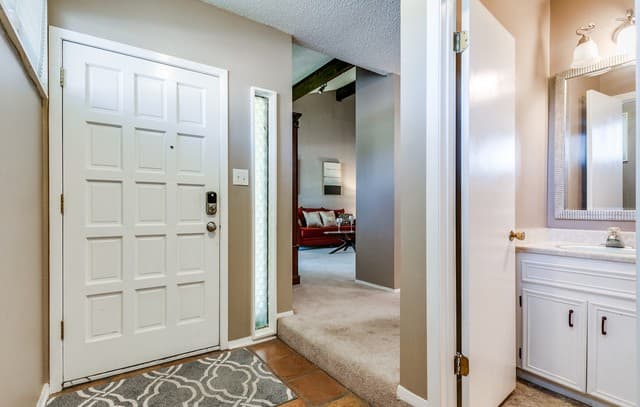 3-bedroom rental at 8942 Willmon Way in San Antonio, TX — photo 3