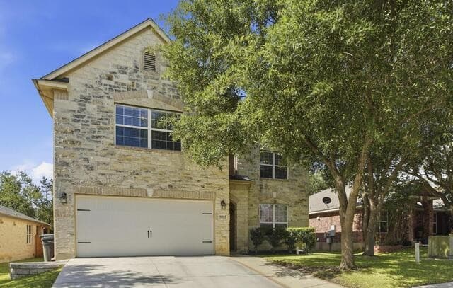 4-bedroom rental at 9022 Western Vw in Helotes, TX — photo 2