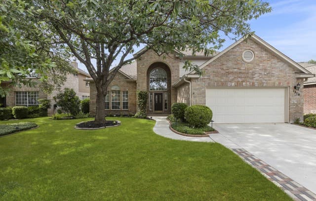 4-bedroom rental at 1319 Belclaire in San Antonio, TX — photo 1