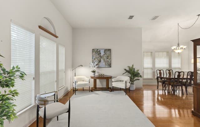 4-bedroom rental at 1319 Belclaire in San Antonio, TX — photo 4