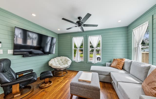 2-bedroom rental at 102 Canton in San Antonio, TX — photo 5
