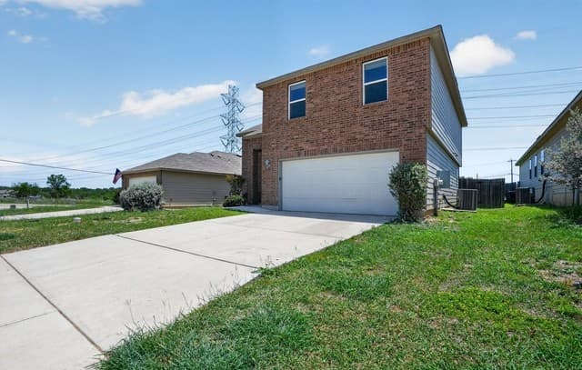 3-bedroom rental at 9612 Sandy Ridge Way in San Antonio, TX — photo 2
