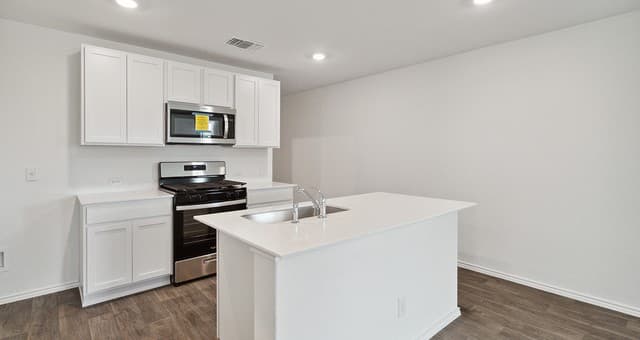 3-bedroom rental at 16028 Mahogany Way in Elmendorf, TX — photo 5