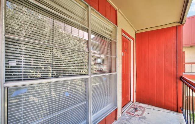 1-bedroom rental at 3243 Nacogdoches Rd Unit 412 in San Antonio, TX — photo 2