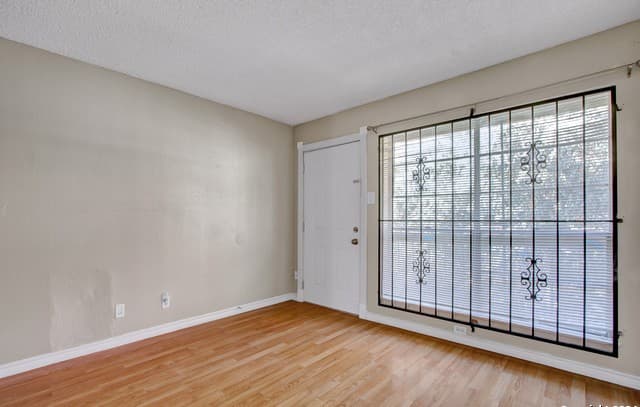 1-bedroom rental at 3243 Nacogdoches Rd Unit 412 in San Antonio, TX — photo 3
