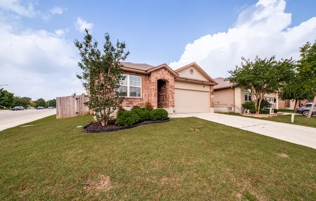 4-bedroom rental at 10518 Rhyder in San Antonio, TX — photo 1