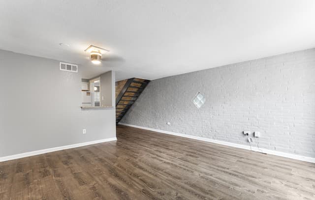 2-bedroom rental at 408 Ira Unit 9 in San Antonio, TX — photo 2