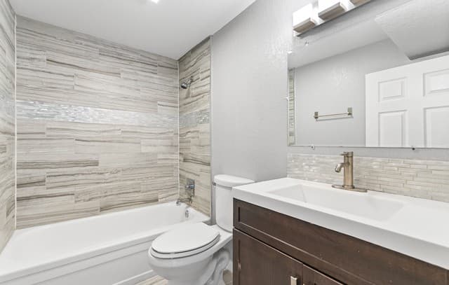 2-bedroom rental at 408 Ira Unit 9 in San Antonio, TX — photo 5