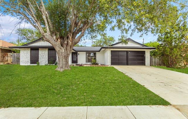 4-bedroom rental at 330 Whitecliff Dr in San Antonio, TX — photo 2