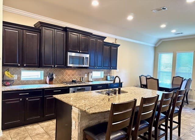 4-bedroom rental at 12319 Garrett Crk in San Antonio, TX — photo 3