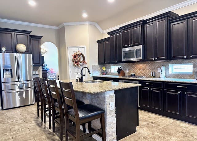 4-bedroom rental at 12319 Garrett Crk in San Antonio, TX — photo 4