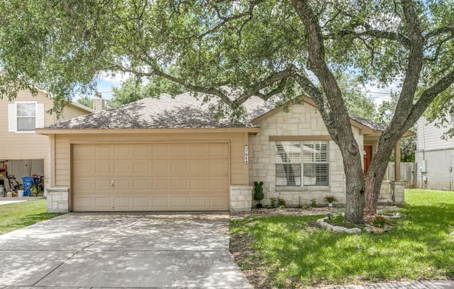 3-bedroom rental at 7214 Carriage Mist in San Antonio, TX — photo 1