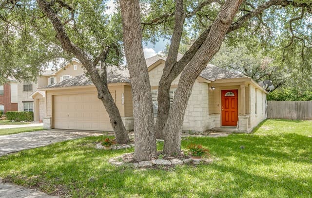 3-bedroom rental at 7214 Carriage Mist in San Antonio, TX — photo 2