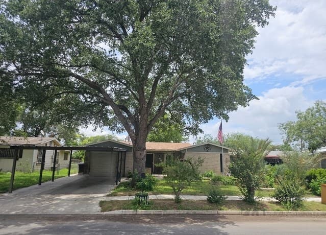 3-bedroom rental at 9110 Trident St in San Antonio, TX — photo 2