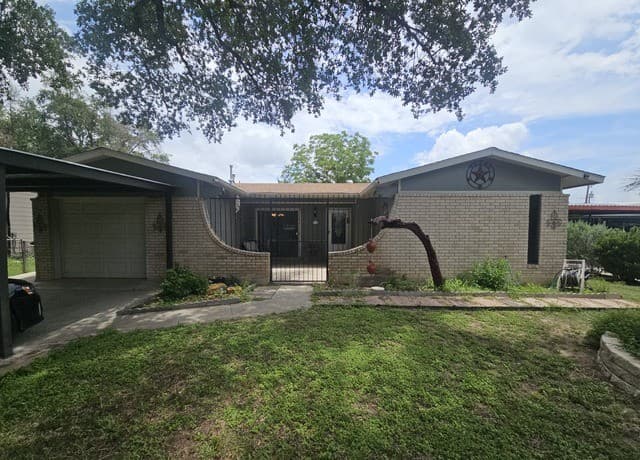 3-bedroom rental at 9110 Trident St in San Antonio, TX — photo 5
