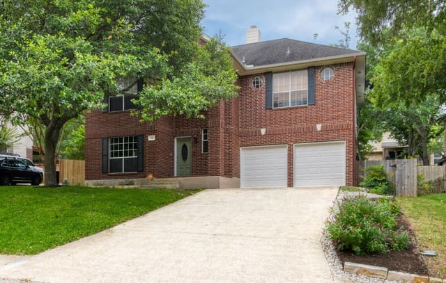 5-bedroom rental at 946 Riverstone Dr in San Antonio, TX — photo 1
